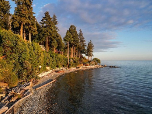 3387 Beach Avenue, Roberts Creek, BC 