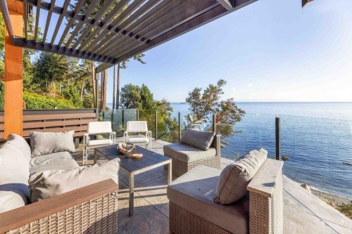 3387 Beach Avenue, Roberts Creek, BC 