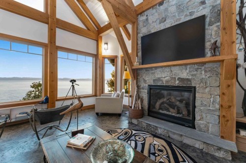 3387 Beach Avenue, Roberts Creek, BC 