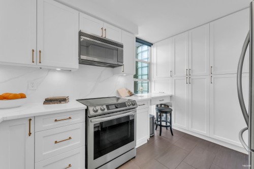 2243 Oak Street, Vancouver, BC 