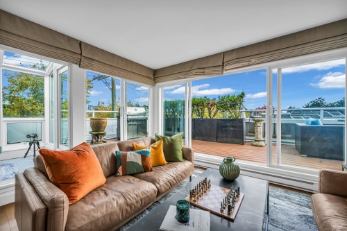 2243 Oak Street, Vancouver, BC 