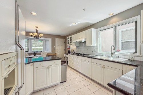 2755 20Th Avenue W, Vancouver, BC 