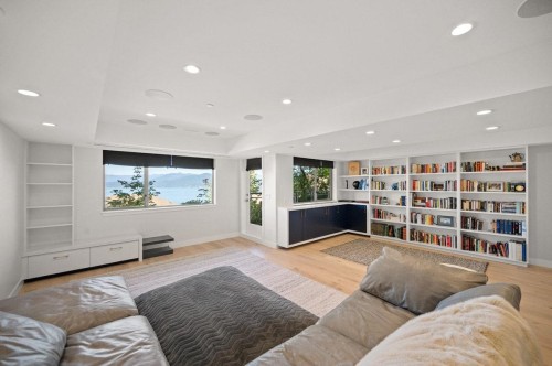 8689 Seascape Drive, West Vancouver, BC 