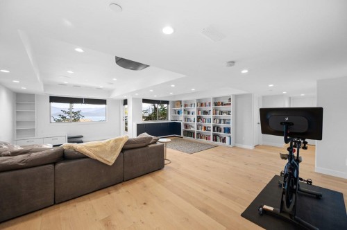 8689 Seascape Drive, West Vancouver, BC 