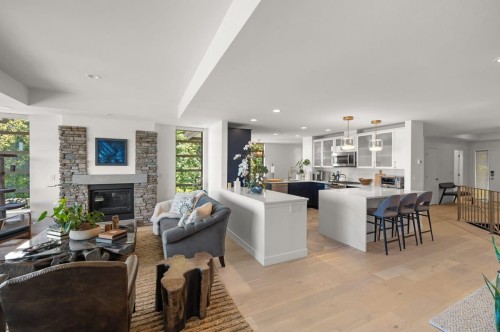 8689 Seascape Drive, West Vancouver, BC 