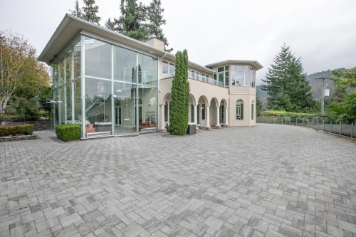 6220 Summit Avenue, West Vancouver, BC 