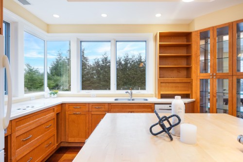 6220 Summit Avenue, West Vancouver, BC 