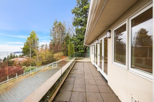 6220 Summit Avenue, West Vancouver, BC 