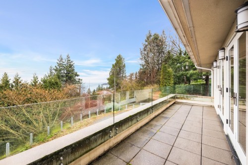 6220 Summit Avenue, West Vancouver, BC 