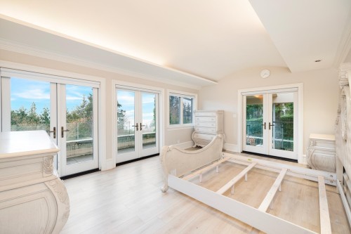 6220 Summit Avenue, West Vancouver, BC 