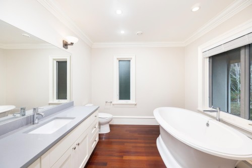 6220 Summit Avenue, West Vancouver, BC 