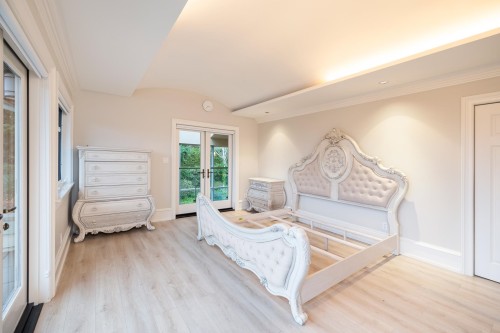 6220 Summit Avenue, West Vancouver, BC 