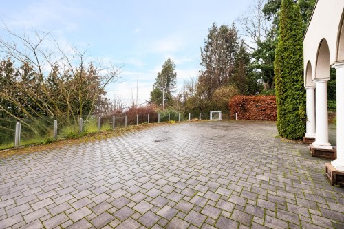 6220 Summit Avenue, West Vancouver, BC 