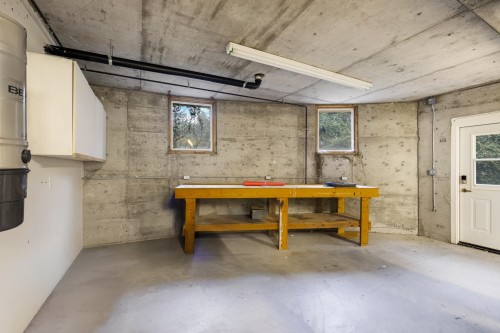 6220 Summit Avenue, West Vancouver, BC 