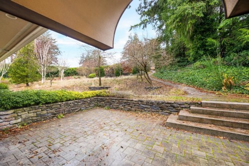 6220 Summit Avenue, West Vancouver, BC 