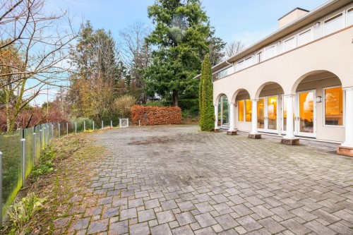 6220 Summit Avenue, West Vancouver, BC 