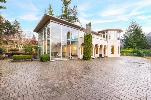6220 Summit Avenue, West Vancouver, BC 