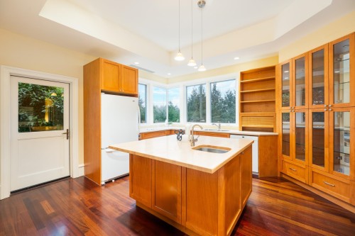 6220 Summit Avenue, West Vancouver, BC 