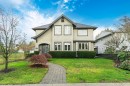 518 16Th Street E, North Vancouver, BC 