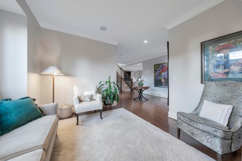 518 16Th Street E, North Vancouver, BC 