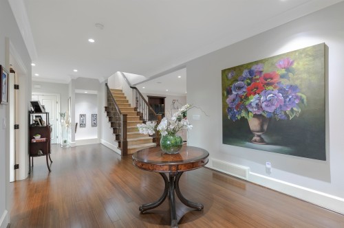 518 16Th Street E, North Vancouver, BC 