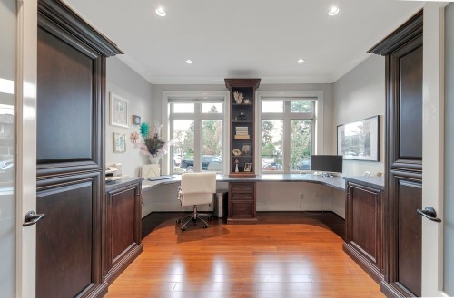 518 16Th Street E, North Vancouver, BC 