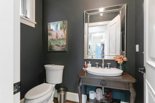 518 16Th Street E, North Vancouver, BC 