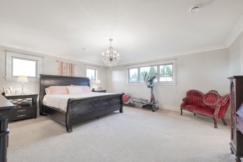 518 16Th Street E, North Vancouver, BC 