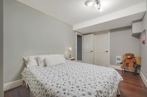 518 16Th Street E, North Vancouver, BC 