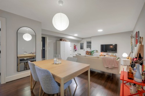 518 16Th Street E, North Vancouver, BC 