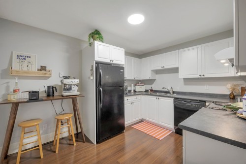 518 16Th Street E, North Vancouver, BC 