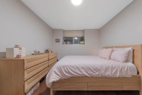 518 16Th Street E, North Vancouver, BC 