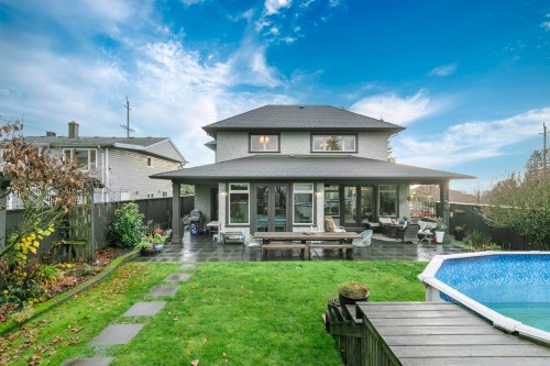 518 16Th Street E, North Vancouver, BC 