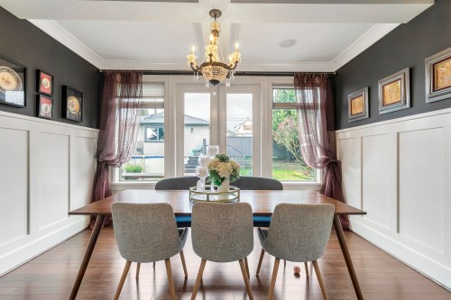 518 16Th Street E, North Vancouver, BC 