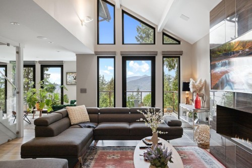 445 Mountain Drive, West Vancouver, BC 