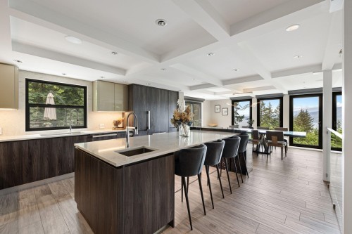 445 Mountain Drive, West Vancouver, BC 