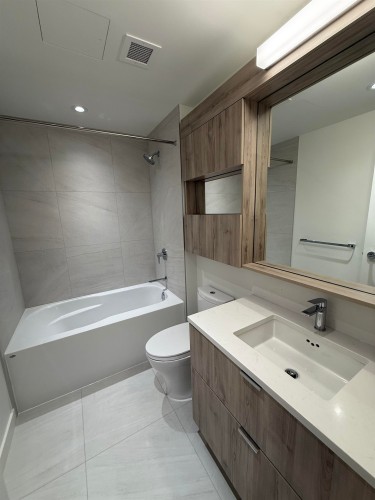 117-755 Harbourside Drive, North Vancouver, BC 