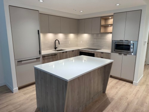 117-755 Harbourside Drive, North Vancouver, BC 