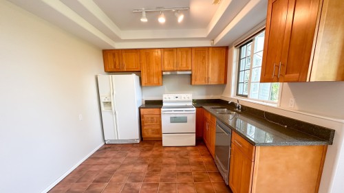 Bsmt-88 Ravine Drive, Port Moody, BC 