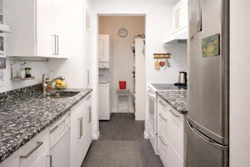 808-4194 Maywood Street, Burnaby, BC 