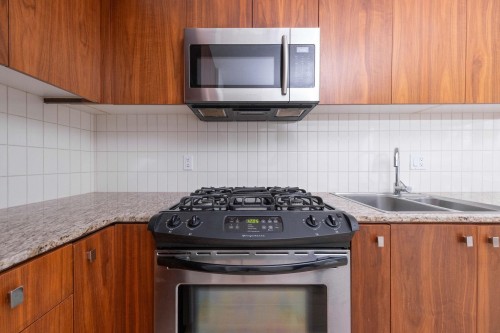 302-1030 Broadway Street W, Vancouver, BC 