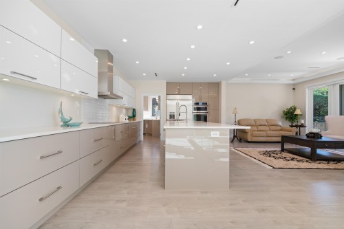 5199 Cliffridge Avenue, North Vancouver, BC 