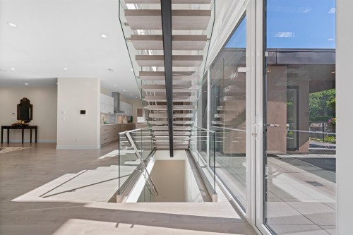 5199 Cliffridge Avenue, North Vancouver, BC 