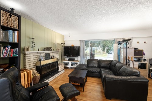 2041 Tompkins Crescent, North Vancouver, BC 