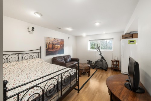 2041 Tompkins Crescent, North Vancouver, BC 