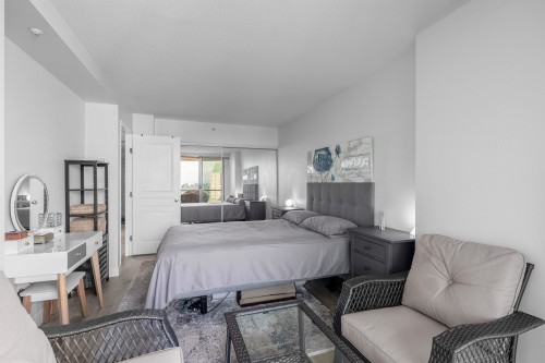 1605-3071 Glen Drive, Coquitlam, BC 