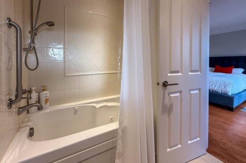 4100 Burkehill Road, West Vancouver, BC 