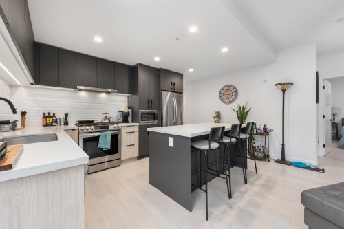 407-3018 St. George Street  Port Moody, BC V3H 0L4