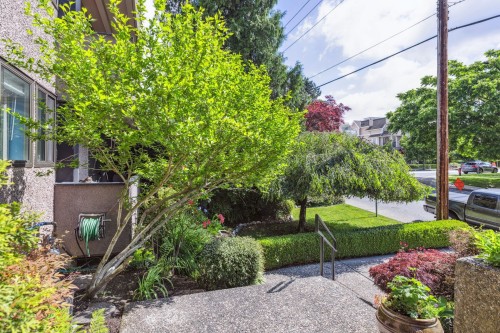 205-341 Mahon Avenue, North Vancouver, BC 