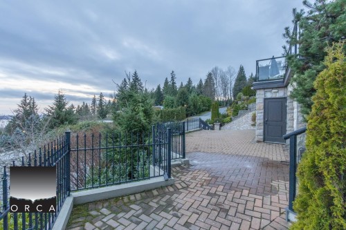 2565 Westhill Way, West Vancouver, BC 